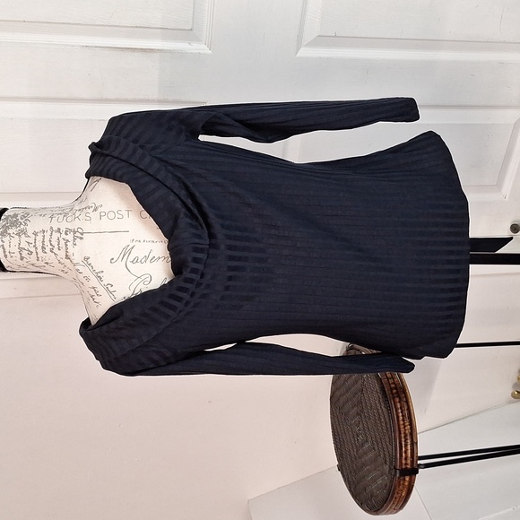 Venus Long Sleeve Blouse - Size L front tiered - Picture 6 of 7